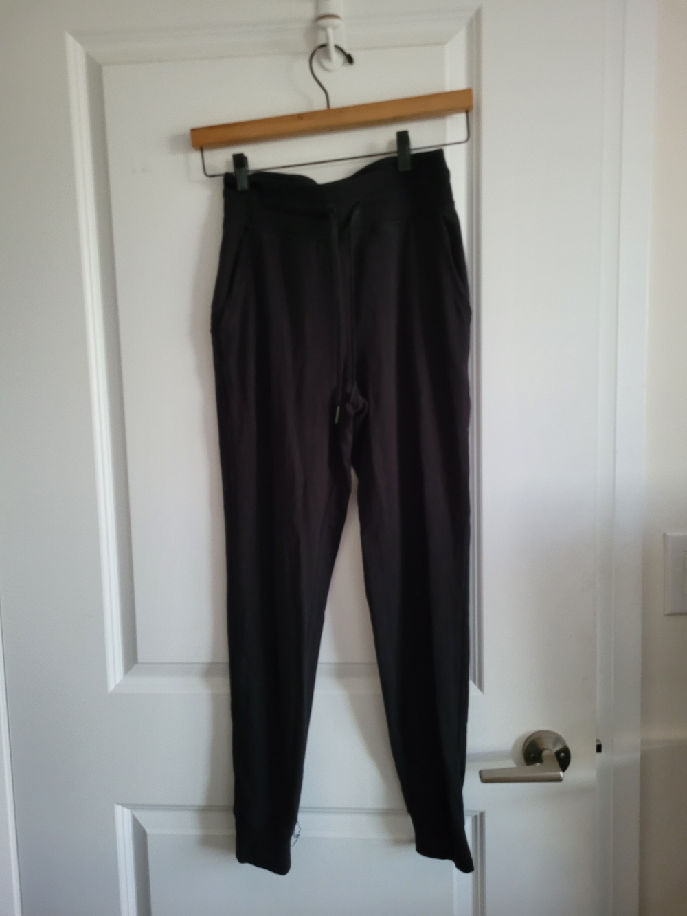 LULULEMON JOGGERS SIZE 4
